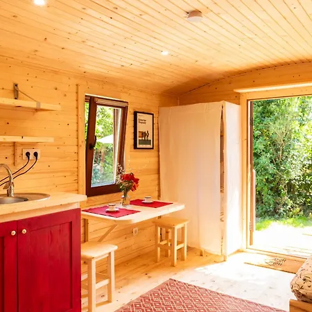 Couette-café La Jolie Longère Fleurie Roulotte Avec Piscine Et Grand Jardin 3*