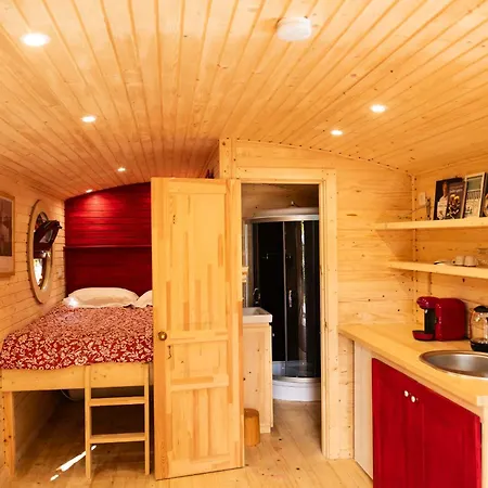 La Jolie Longère Fleurie Roulotte Avec Piscine Et Grand Jardin Couette-café