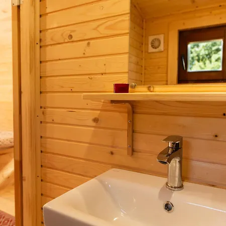 La Jolie Longère Fleurie Roulotte Avec Piscine Et Grand Jardin Couette-café