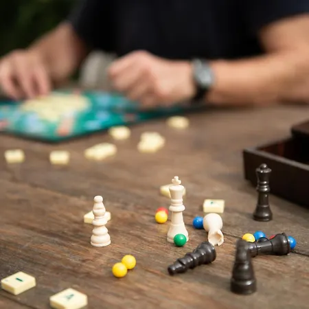 Couette-café La Jolie Longère Fleurie Roulotte Avec Piscine Et Grand Jardin