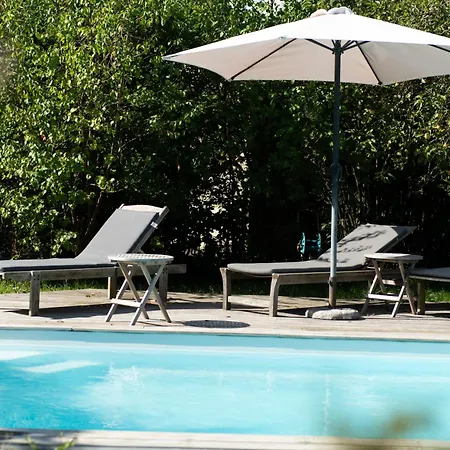 La Jolie Longère Fleurie Roulotte Avec Piscine Et Grand Jardin Couette-café Le Gue-d'Allere