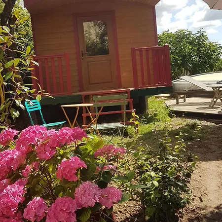 La Jolie Longère Fleurie Roulotte Avec Piscine Et Grand Jardin 3*